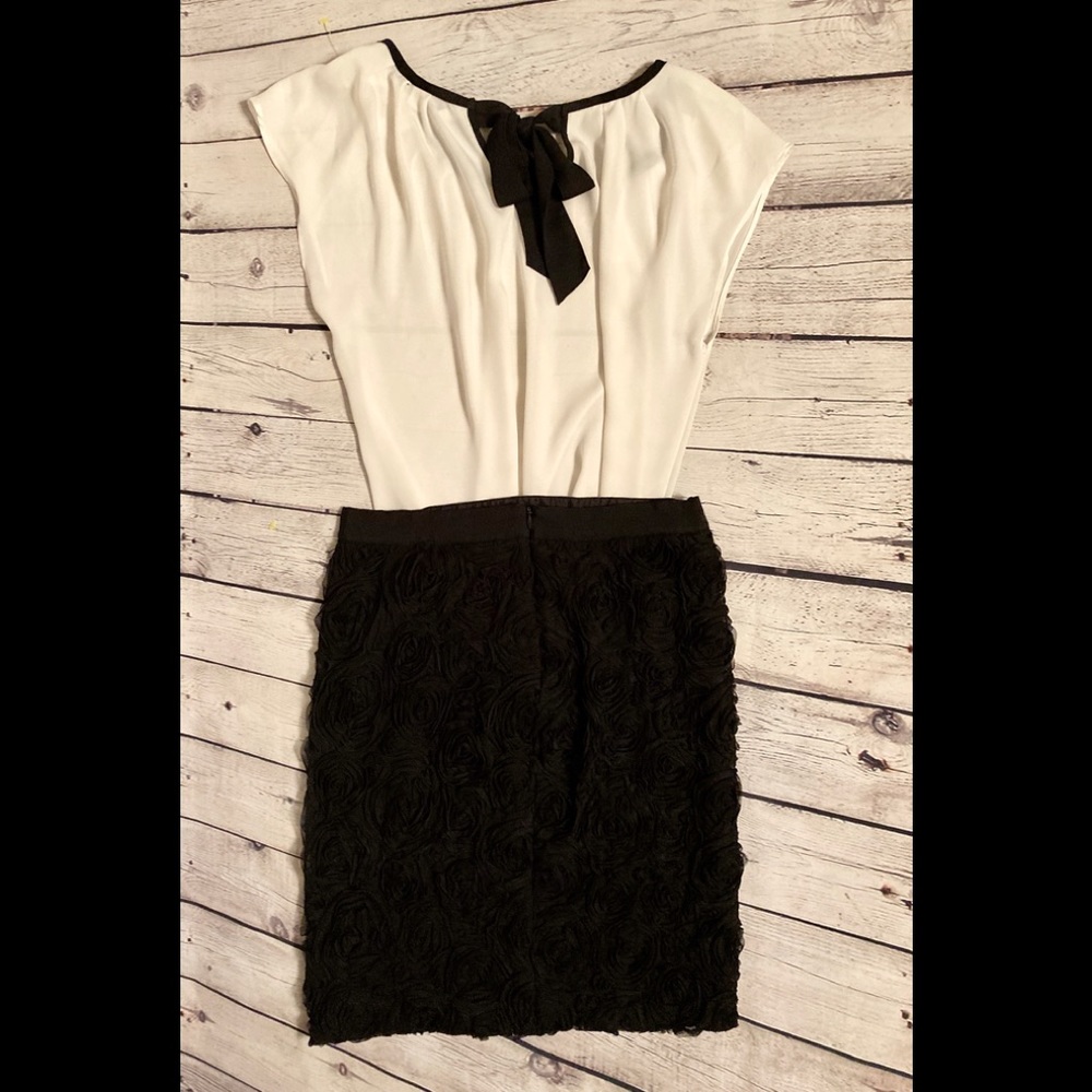 Woman’s Black Skirt, Size 8, layered rosettes - Picture 6 of 6